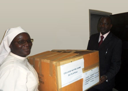 Saison Oissu 2012 : Remise de matériel sportif aux Etablissements de Jeunes Filles du District Autonome d’Abidjan